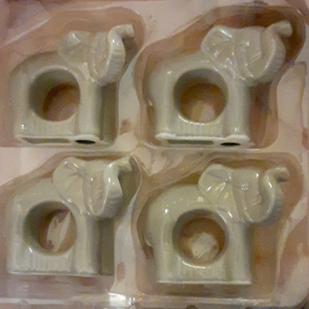 Martha Stewart Exotic Escape Dolomite Gray Elephant napkin rings set of 4 New…